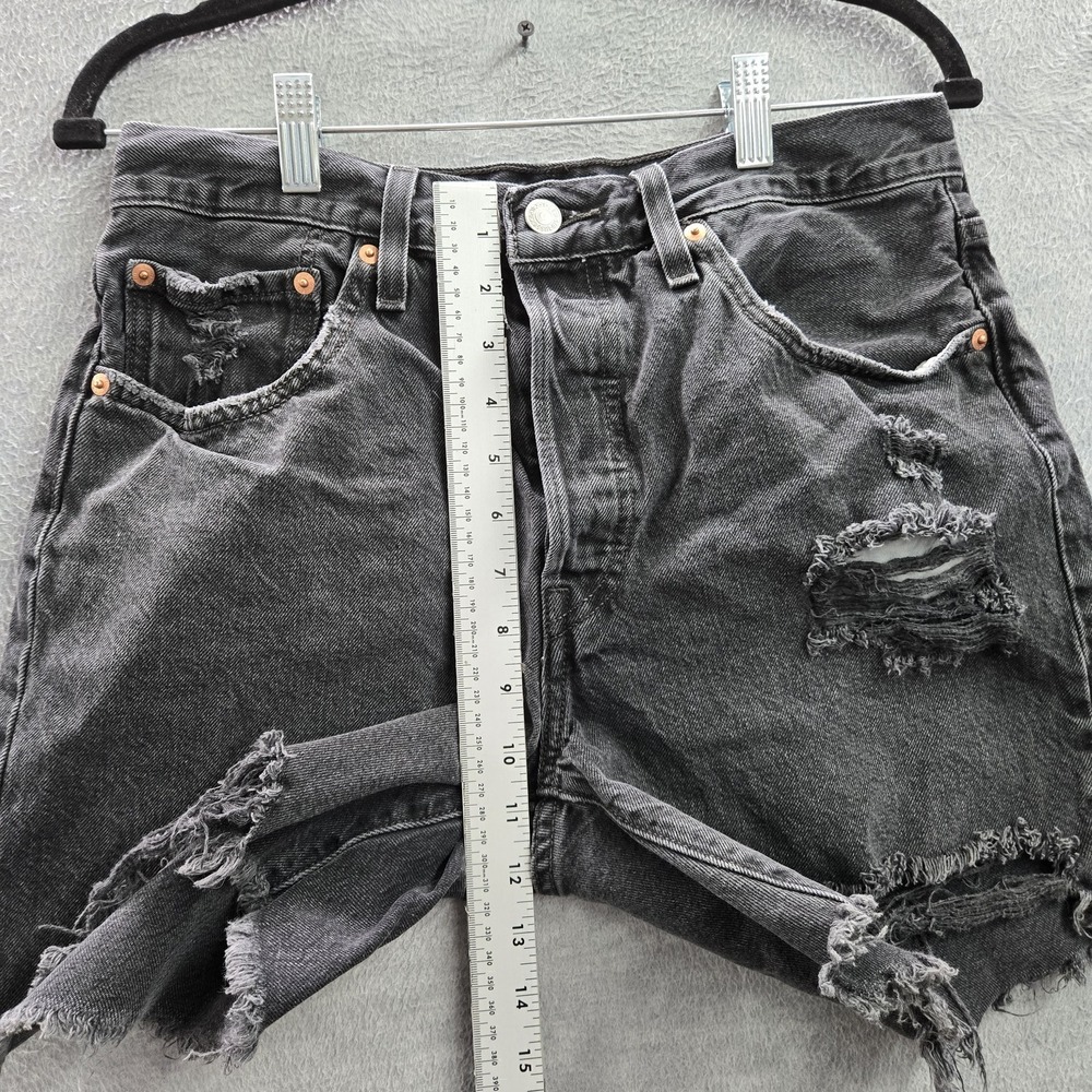 Levi's 501 Women Shorts W30 Black Denim Original Fit‎ Straight Leg Distressed - Picture 8 of 11